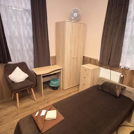 Bed & Breakfast M7 Galéria Panzió 3*